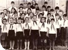 Пионеры 4б класса 1967 г. Учитель Нифантьева Зинаида Ильинична, пионервожатая Балашова Тамара Александровна